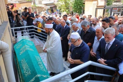 Yangında &ouml;len anne ve 3,5 aylık oğlu Kahramanmaraş&rsquo;ta toprağa verildi