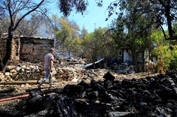 Yangının i&ccedil;inde kalan vatandaşlar o anları anlattı
