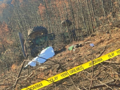 Yangının izlerini temizleyen orman iş&ccedil;isi, trakt&ouml;r&uuml;n altında kalarak can verdi
