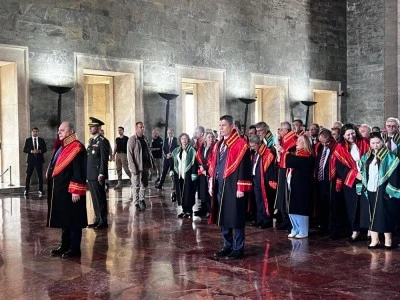 Yargıtay &uuml;yeleri, adli yılın a&ccedil;ılışı dolayısıyla Anıtkabir'i ziyaret etti