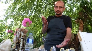 Yarı değerli taşlara şekil veriyor, ekmeğini taştan &ccedil;ıkartıyor
