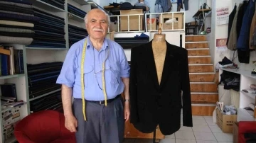 Yarım asırdır elleriyle diktiği kıyafetler yurtdışında b&uuml;y&uuml;k ilgi g&ouml;r&uuml;yor
