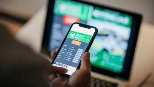 Yasa dışı bahis reklamı iki kul&uuml;b&uuml;n başını yaktı