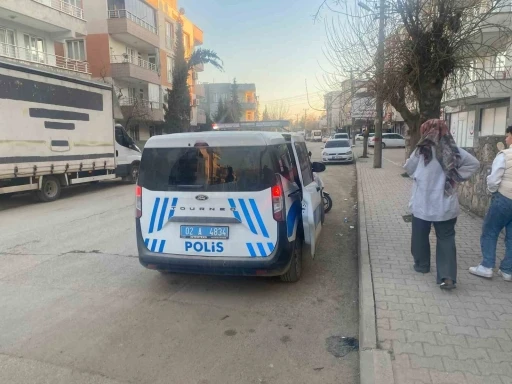 Yaşı k&uuml;&ccedil;&uuml;k kız &ccedil;ocukları darp edildi