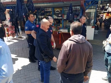 Yaşlı adam y&uuml;r&uuml;rken &ccedil;arptığı ailedeki erkek tarafından darp edildi