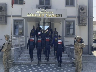 Yaşlı annesini odunla &ouml;ld&uuml;rd&uuml;