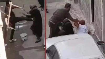 Yaşlı annesini tekmeleyerek d&ouml;vd&uuml; ağabeyini bı&ccedil;aklayarak &ouml;ld&uuml;rd&uuml;