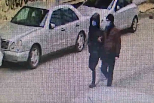 Yaşlı &ccedil;ifti 5 milyon TL dolandıran şahıslar parayı b&ouml;yle almış
