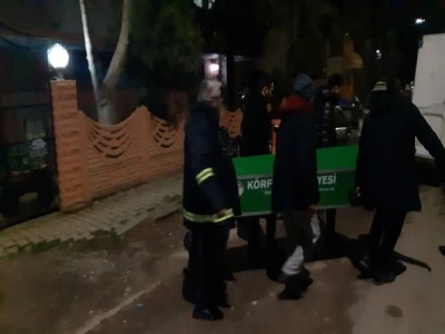 Yaşlı kadını &uuml;&ccedil; bilezik i&ccedil;in boğazını keserek &ouml;ld&uuml;rd&uuml; 