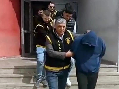 Yatağa bağımlı oğlu i&ccedil;in biriktirdiği 1,8 milyon lira değerindeki altınları alıp, dolandırdılar