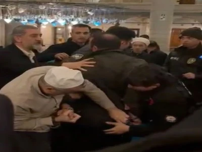 Yatsı namazı sırasında kavga &ccedil;ıktı, silah ateşlendi
