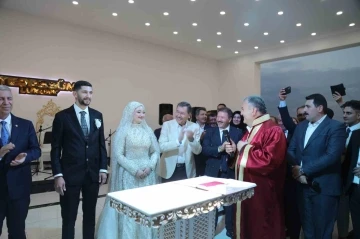 Yavaş ile G&ouml;k&ccedil;ek nikah masasında
