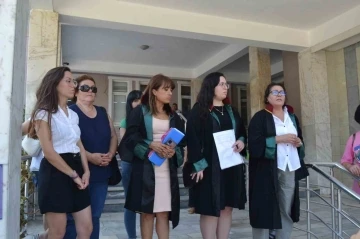 Yavru kedileri s&uuml;p&uuml;rge sapıyla &ouml;ld&uuml;rm&uuml;şt&uuml;, karar &ccedil;ıktı