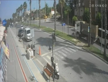 Yaya ge&ccedil;idinde kamyonun &ccedil;arptığı Alman turist ağır yaralandı
