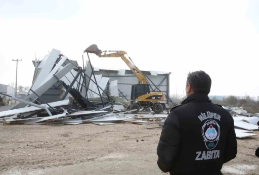 Yaylacık&rsquo;ta ka&ccedil;ak depo yerle bir edildi
