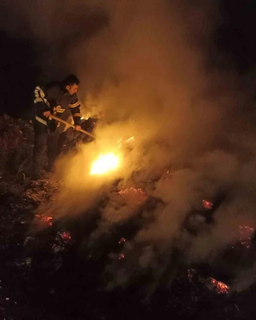 Yayladağı&rsquo;nda zeytin posası alevlere teslim oldu
