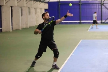 Yaz tenis turnuvası lansman ma&ccedil;larıyla başladı
