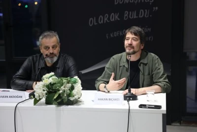 Yazar Hakan Bı&ccedil;ak&ccedil;ı 'Yabancılaşmayı ve tekinsizliği' Bursalılarla paylaştı
