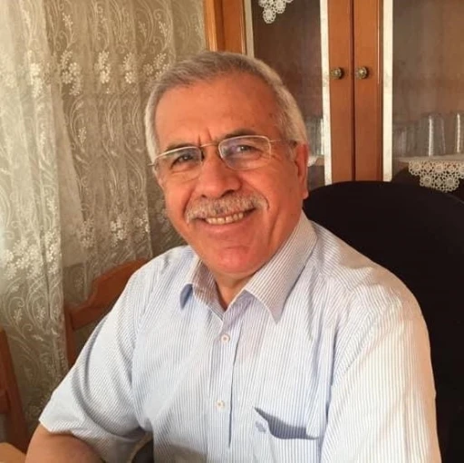 Yazar İsmail Sarı&ccedil;ay&rsquo;ın 13.kitabı &ldquo;D&ouml;rt D&ouml;rtl&uuml;k S&ouml;zler&rdquo; raflarda
