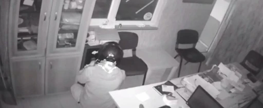 Yedek anahtar ile eski d&uuml;kkanını soydu