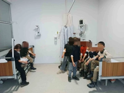 Yedikleri yiyecekten sonra fenalaşan 23 &ouml;ğrenci hastaneye kaldırıldı