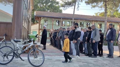 Yeğeni tarafından &ouml;ld&uuml;r&uuml;len amca son yolculuğuna uğurlandı