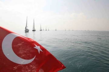 Yelkencilerden Mezitli&rsquo;ye &ouml;zel &lsquo;Sevgi &Ccedil;emberi&rsquo;
