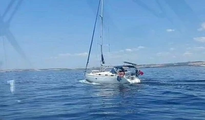 Yelkenli teknede 52 ka&ccedil;ak g&ouml;&ccedil;men ile 2 organizat&ouml;r yakalandı