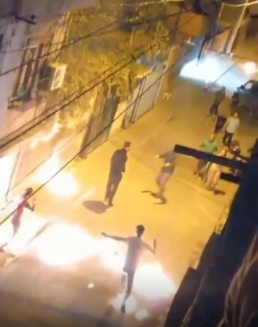 Yengesini d&ouml;v&uuml;p ardından babasının evini yakan ş&uuml;pheli, "Elim değmiş olabilir" dedi
