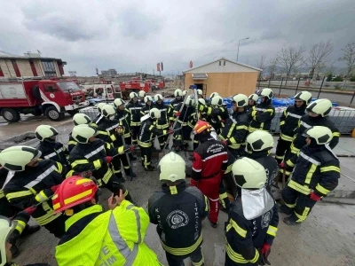 Yeni itfaiyeciler g&ouml;reve hazır
