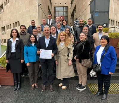Yeni Parti Bursa İl Başkanı Nihat Yeşiltaş mazbatasını aldı