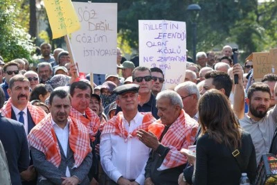 Yeni Parti Lideri &Ouml;zg&uuml;r &Ouml;zel: Bankalara olan bor&ccedil;larınızın faizlerini sileceğiz