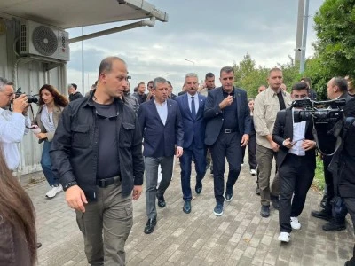 Yeni Parti Lideri &Ouml;zg&uuml;r &Ouml;zel, Bursa'da Mustafa Bozbey&rsquo;i cezaevinde ziyaret etti