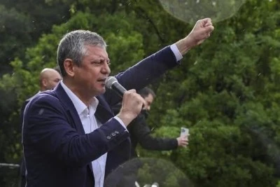 YENİ Parti Lideri &Ouml;zg&uuml;r &Ouml;zel: Eski nesil &ouml;rg&uuml;tlenme bi&ccedil;imini terk ediyoruz