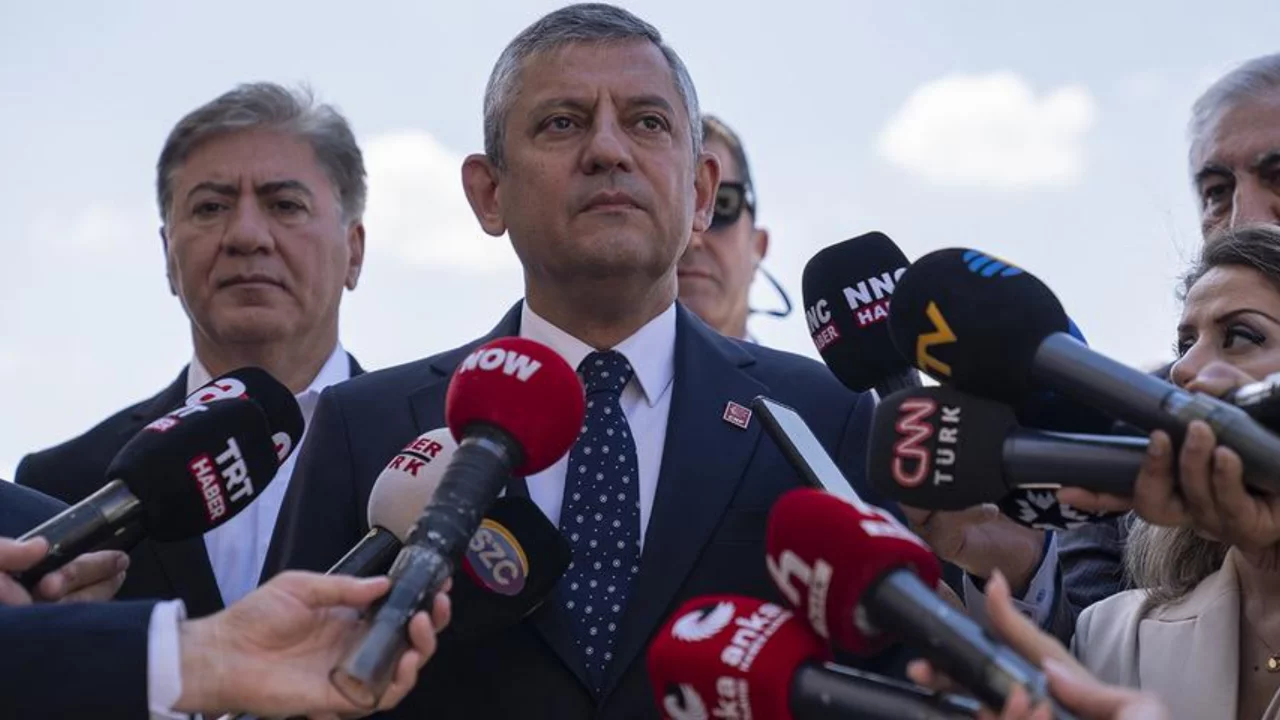 'Yeni Parti'nin ismi ortaya &ccedil;ıktı! Logonun temasına kadar her şey hazır