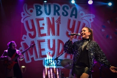 Yeni yıl coşkusu, &lsquo;Bursa Yeni Yıl Meydanı&rsquo;nda yaşanıyor