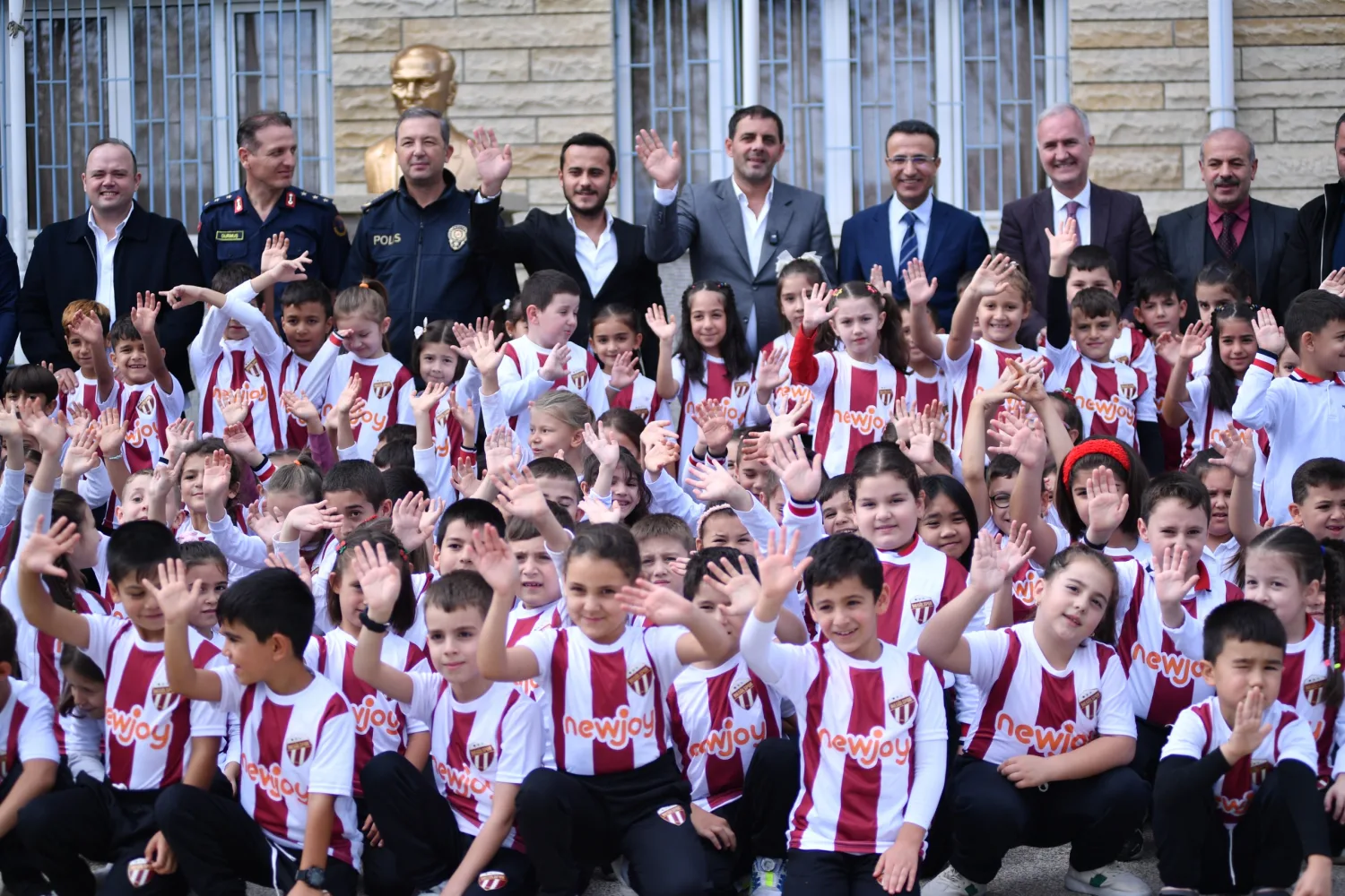 Yenicek&ouml;y&rsquo;de 750 &ouml;ğrenci İneg&ouml;lspor formasına kavuştu