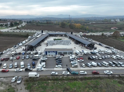 Yenikent b&ouml;lgesine Giyim ve Kumaş Pazarı a&ccedil;ıldı
