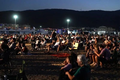 Yenik&ouml;y sahilinde 25 bini aşkın kişi Perseid Meteor Yağmuru'nu izledi