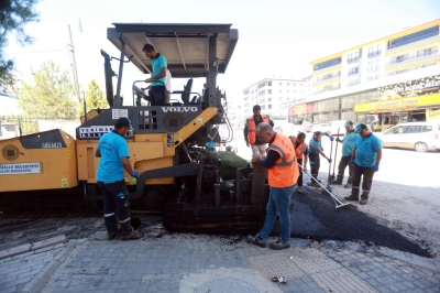 Yenimahalle&rsquo;de Asfalt &Ccedil;alışmaları Hız Kesmiyor