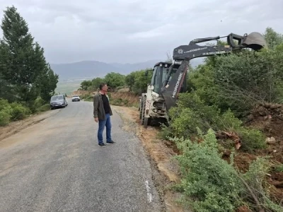 Yenipazar&rsquo;da yol genişletme &ccedil;alışmaları s&uuml;r&uuml;yor
