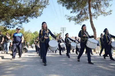 Bursa'nın ilk belediye kadın bandosu Yenişehir sokaklarında
