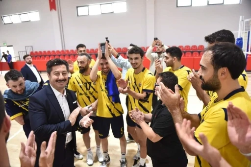 Yenişehir Belediyespor ilk ma&ccedil;ında galip geldi
