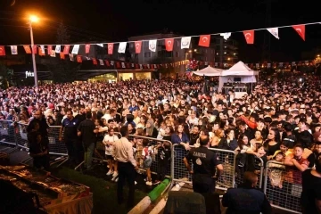 Yenişehir Biber Festivalii&rsquo;nde Hakan Altun ve Merve &Ouml;zbey r&uuml;zgarı