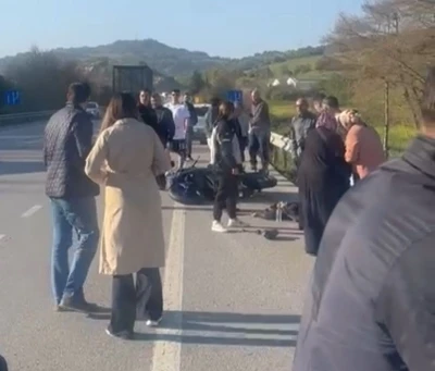 Yenişehir&rsquo;de kontrolden &ccedil;ıkan motosiklet devrildi: 1 &ouml;l&uuml;, 1 yaralı
