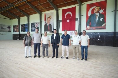 Yenişehir Kapalı Spor Salonu'nun zemini yenileniyor 