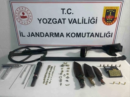 Yerk&ouml;y&rsquo;de define ararken yakalandılar

