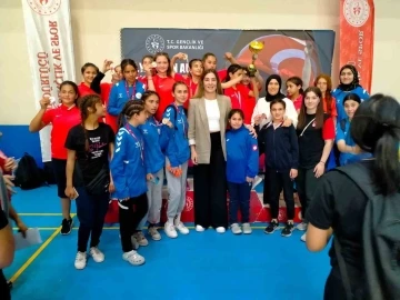 Yeşilay Spor Kul&uuml;b&uuml; turnuvada 13 madalya kazandı
