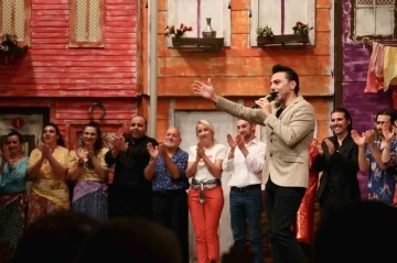 Yeşil&ccedil;am&rsquo;da b&uuml;y&uuml;k ustalarla hayat bulan &lsquo;Gırgıriye&rsquo; İzmirlileri kırdı ge&ccedil;irdi
