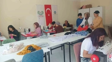 YESMEK ile geleceğini kuran gen&ccedil; kadınlar eğitime başladı
